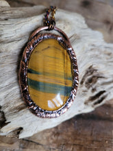 Carica l'immagine nel visualizzatore di Gallery, Portale Occhio di tigre con striature blu