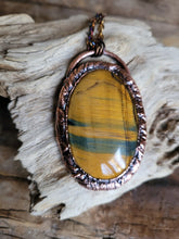 Carica l'immagine nel visualizzatore di Gallery, Portale Occhio di tigre con striature blu