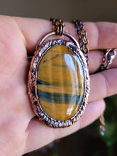 Carica l'immagine nel visualizzatore di Gallery, Portale Occhio di tigre con striature blu