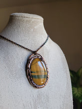 Carica l'immagine nel visualizzatore di Gallery, Portale Occhio di tigre con striature blu