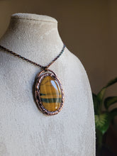 Carica l'immagine nel visualizzatore di Gallery, Portale Occhio di tigre con striature blu