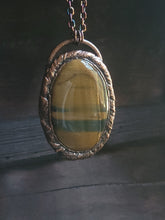 Carica l'immagine nel visualizzatore di Gallery, Portale Occhio di tigre con striature blu