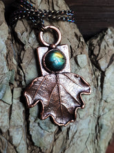 Carica l'immagine nel visualizzatore di Gallery, Una foglia