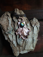 Carica l'immagine nel visualizzatore di Gallery, Una foglia