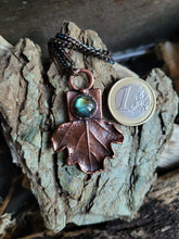 Carica l'immagine nel visualizzatore di Gallery, Una foglia