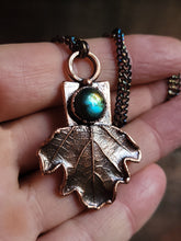 Carica l'immagine nel visualizzatore di Gallery, Una foglia