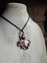 Carica l'immagine nel visualizzatore di Gallery, Una foglia