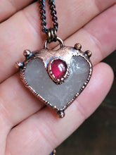 Carica l'immagine nel visualizzatore di Gallery, Love Quarzo latteo e Granato