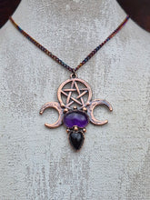 Carica l'immagine nel visualizzatore di Gallery, Grimorio con triplice luna