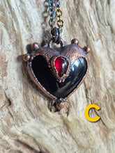 Carica l'immagine nel visualizzatore di Gallery, Cuore di Strega 🖤