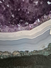 Carica l'immagine nel visualizzatore di Gallery, Lo spirito del luogo:Geode di Agata e Ametista dal Brasile