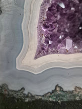 Carica l'immagine nel visualizzatore di Gallery, Lo spirito del luogo:Geode di Agata e Ametista dal Brasile