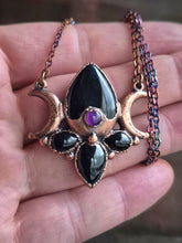 Carica l'immagine nel visualizzatore di Gallery, Hecate: Il Gioiello della Triplice Dea della notte