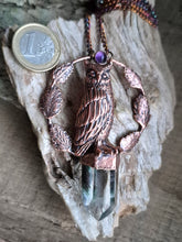 Carica l'immagine nel visualizzatore di Gallery, L'Amuleto del Gufo: Il Guardiano Silenzioso tra i Mondi