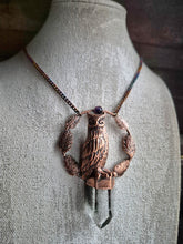 Carica l'immagine nel visualizzatore di Gallery, L'Amuleto del Gufo: Il Guardiano Silenzioso tra i Mondi