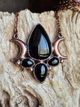 Carica l'immagine nel visualizzatore di Gallery, Hecate: Il Gioiello della Triplice Dea della notte