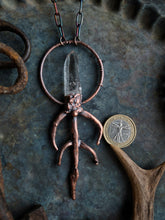 Carica l'immagine nel visualizzatore di Gallery, L'Origine del Sé: Amuleto Rupestre in Quarzo