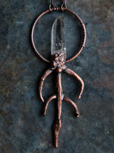 Carica l'immagine nel visualizzatore di Gallery, L'Origine del Sé: Amuleto Rupestre in Quarzo