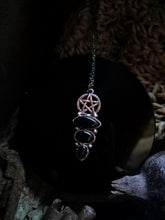 Carica l'immagine nel visualizzatore di Gallery, Il Grimorio di Ecate: Custode della Saggezza Ancestrale