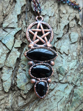 Carica l'immagine nel visualizzatore di Gallery, Il Grimorio di Ecate: Custode della Saggezza Ancestrale