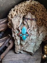 Carica l'immagine nel visualizzatore di Gallery, Dea delle Acque: L’Amuleto del Risveglio e della Luna