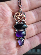 Carica l'immagine nel visualizzatore di Gallery, Amuleto Grimorio: Il Ponte tra Materia e Spirito