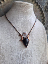 Carica l'immagine nel visualizzatore di Gallery, Pendente Goddess: L'Inno al Femminile Sacro