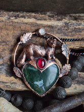 Carica l'immagine nel visualizzatore di Gallery, Amuleto Totemico Puzzola Europea: L'Eleganza della Coerenza e del Rispetto