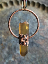 Carica l'immagine nel visualizzatore di Gallery, Talismano in Citrino Naturale Biterminato: L’Essenza della Luce