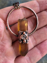 Carica l'immagine nel visualizzatore di Gallery, Talismano in Citrino Naturale Biterminato: L’Essenza della Luce