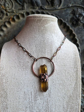 Carica l'immagine nel visualizzatore di Gallery, Talismano in Citrino Naturale Biterminato: L’Essenza della Luce