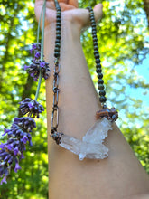 Carica l'immagine nel visualizzatore di Gallery, Il Custode del Bosco: Collana Scultorea con Rarissimo Chevron di Quarzi Ialini Compenetrati e Giada Nefrite