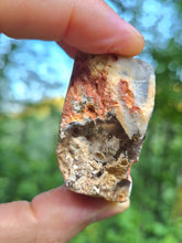 Carica l'immagine nel visualizzatore di Gallery, Il Custode dei Mondi Sospesi: Quarzo Lodolite Naturale del Brasile