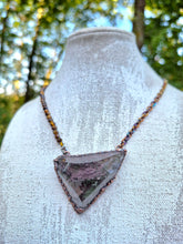Carica l'immagine nel visualizzatore di Gallery, Il Rifugio dell'Anima: Collana in Quarzo Lodolite e Occhi di Tigre