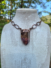 Carica l'immagine nel visualizzatore di Gallery, Memorie di Luce e Terra — Collana Irripetibile in Cristalli Alchemici e Rame Forgiato