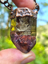 Carica l'immagine nel visualizzatore di Gallery, Memorie di Luce e Terra — Collana Irripetibile in Cristalli Alchemici e Rame Forgiato