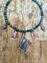 Carica l'immagine nel visualizzatore di Gallery, Il Portale del Bosco Antico: Collana in Agata Muschiata, Eliotropio e Rame