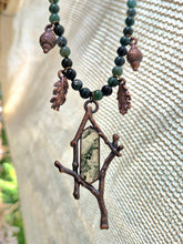 Carica l'immagine nel visualizzatore di Gallery, Il Portale del Bosco Antico: Collana in Agata Muschiata, Eliotropio e Rame