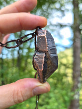 Carica l'immagine nel visualizzatore di Gallery, Il Richiamo della Terra: Collana in Quarzo Ametistino Elestiale e Rame