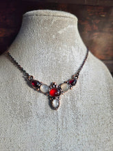 Carica l'immagine nel visualizzatore di Gallery, Amuleto Fenice: Il Talismano Alchemico tra Luna e Fuoco