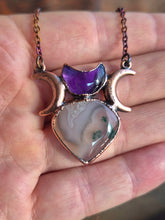 Carica l'immagine nel visualizzatore di Gallery, Amuleto Kore: Il Risveglio della Dea in Ametista e Agata Muschiata