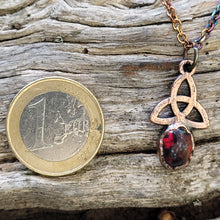 Carica l'immagine nel visualizzatore di Gallery, Triquetra Opale nero e Labradorite bianca