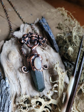 Carica l'immagine nel visualizzatore di Gallery, Yggdrasill con Avventurina ed Adularia