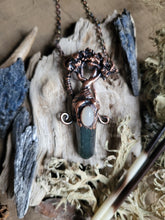 Carica l'immagine nel visualizzatore di Gallery, Yggdrasill con Avventurina ed Adularia