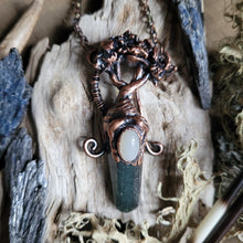 Carica l'immagine nel visualizzatore di Gallery, Yggdrasill con Avventurina ed Adularia