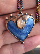 Carica l&#39;immagine nel visualizzatore di Gallery, Love Dumortierite e Adularia pesca
