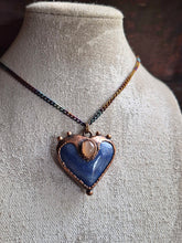 Carica l&#39;immagine nel visualizzatore di Gallery, Love Dumortierite e Adularia pesca
