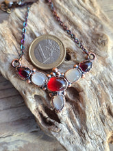 Carica l'immagine nel visualizzatore di Gallery, Amuleto Fenice: Il Talismano Alchemico tra Luna e Fuoco
