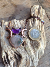 Carica l'immagine nel visualizzatore di Gallery, Amuleto Kore: Il Risveglio della Dea in Ametista e Agata Muschiata
