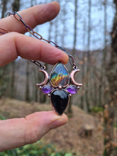 Carica l'immagine nel visualizzatore di Gallery, Ciondolo-sacro-femminile-ametista-onice-nera-stile-boho-chic-etico
